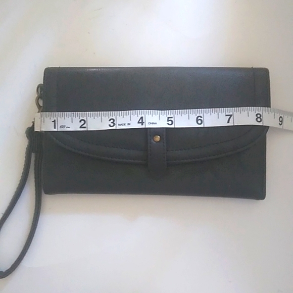 Wristlet - Picture 1 of 10